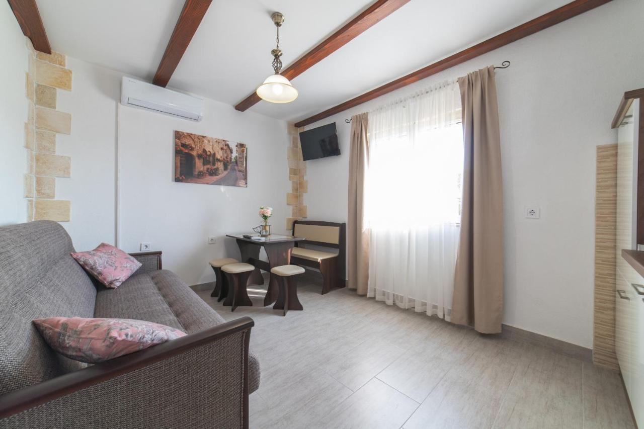 Holiday Home Sego With Private Pool Veliki Brocanac Εξωτερικό φωτογραφία