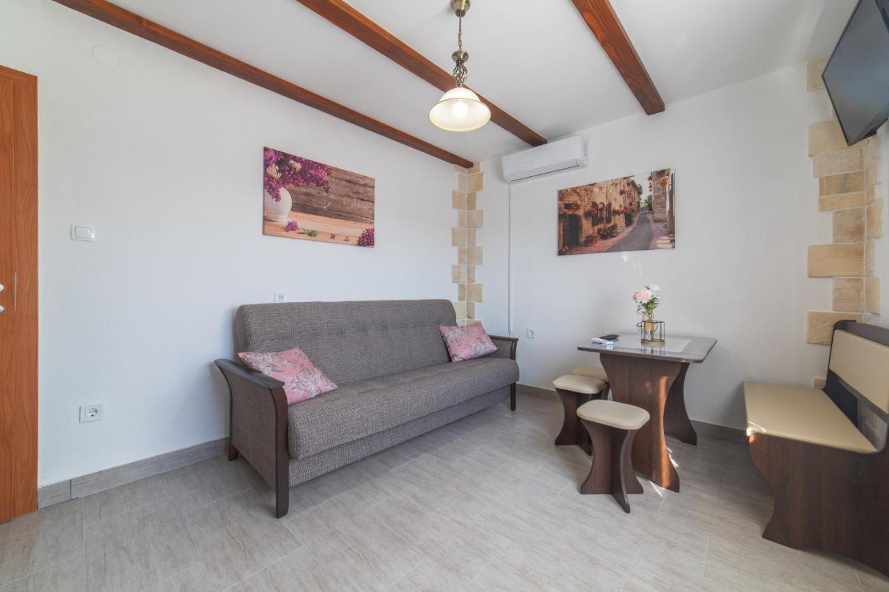 Holiday Home Sego With Private Pool Veliki Brocanac Εξωτερικό φωτογραφία
